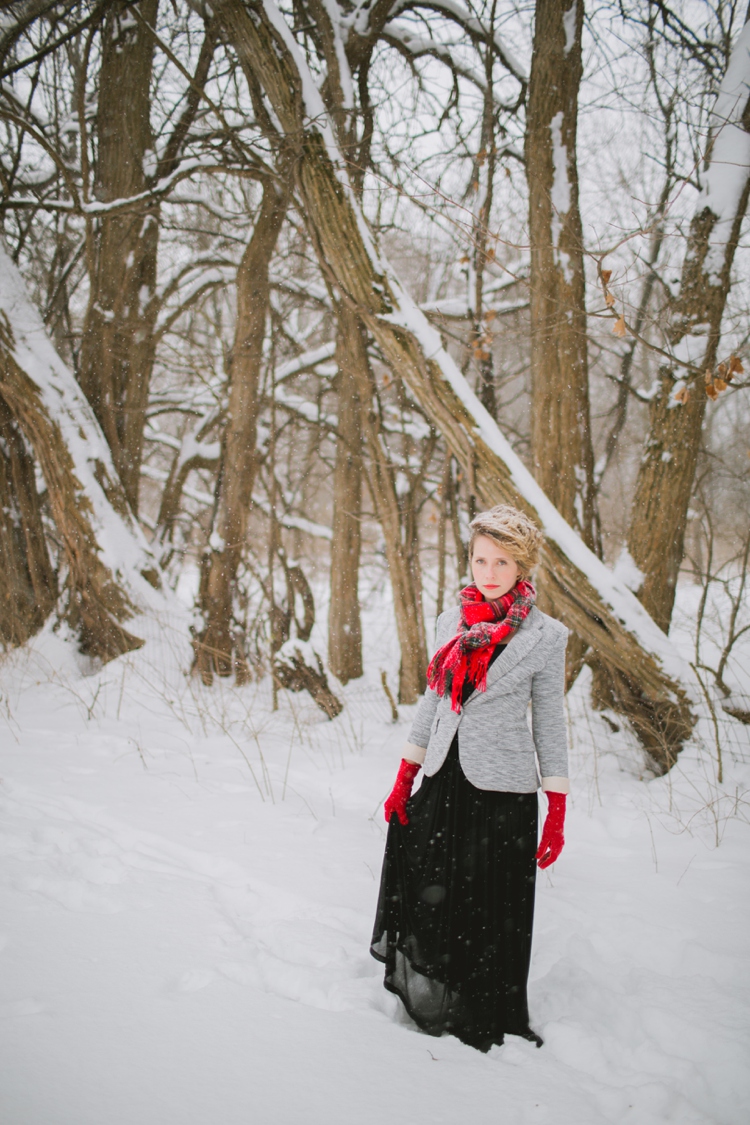 Snowy Indiana Winter Portrait Session_0039.jpg